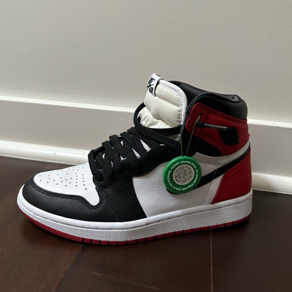 Jordan 1 Retro High Satin Black Toe (womans)